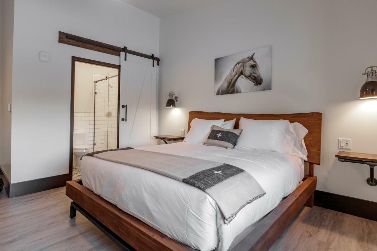 Compass Rose Lodge Huntsville Εξωτερικό φωτογραφία