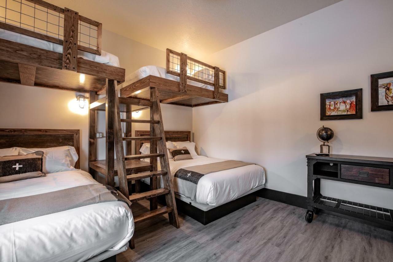 Compass Rose Lodge Huntsville Εξωτερικό φωτογραφία